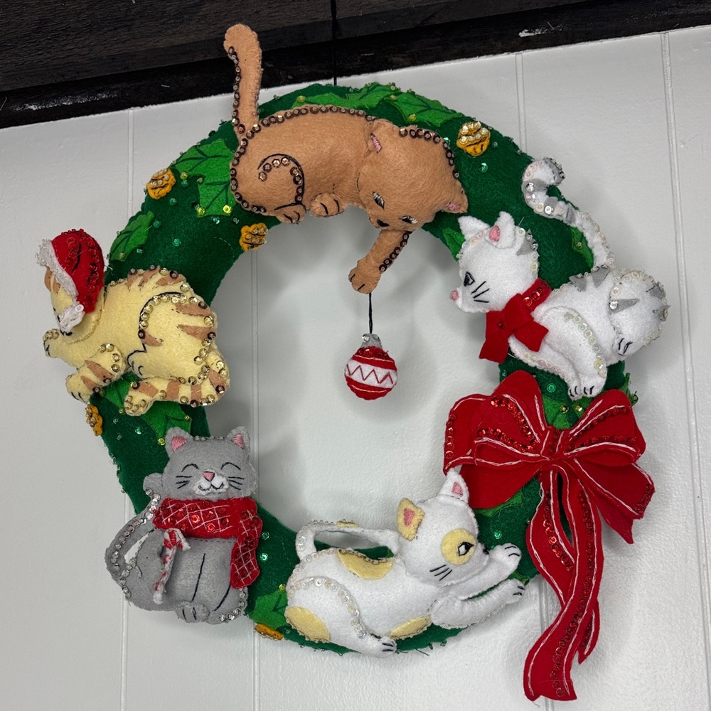 Vintage Christmas felt cat kitten wreath beads sequins